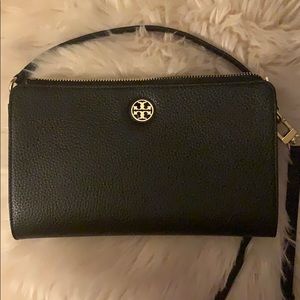 New AUTHENTIC Tory Burch Brody wallet crossbody